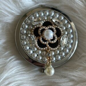 BRAND NEW COMPACT MIRROR, DOUBLE SIDED